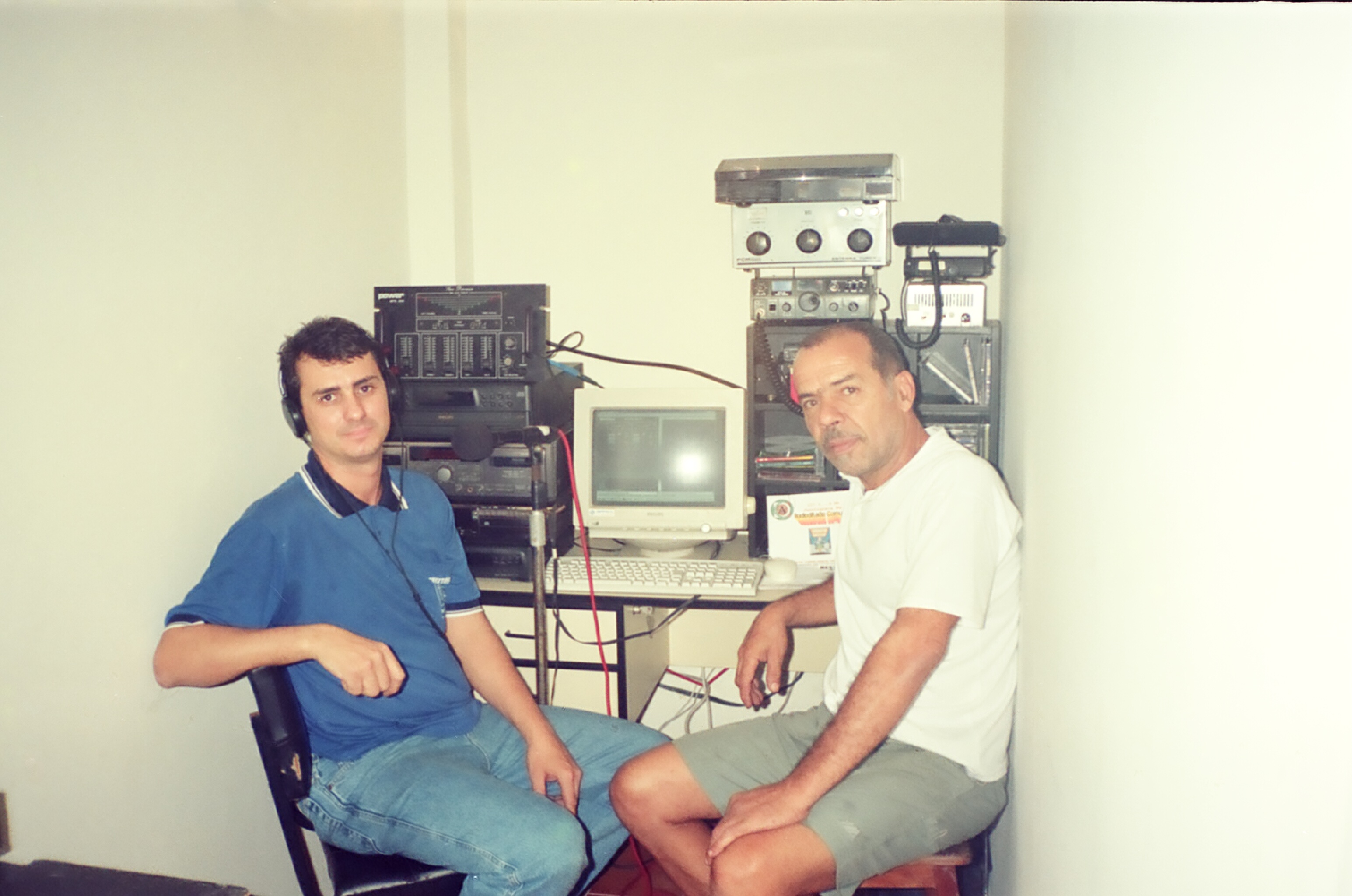 TÉCNICOS, RADIO AMADORES, LOCUTORES E PROGRAMADORES