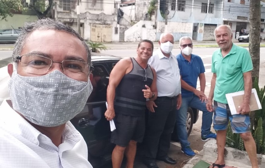 VEREADOR LUIZ PAULO AMORIM E SUA ASSESSORIA TRATANDO DE ASSUNTOS RELATIVOS A CALÇADA DO CIDADÃO - JUCUTUQUARA